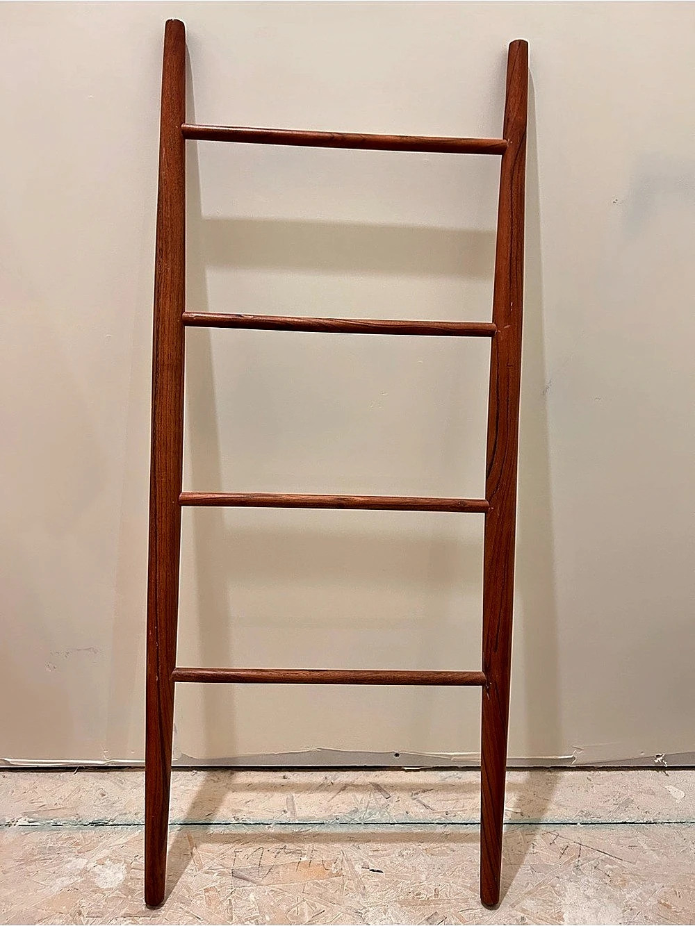 Wooden Blanket Ladder Wall Decor in Brown